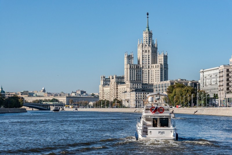 Фото - Экскурсия: "По Москве-реке — на английской яхте Fairline Phantom 40"