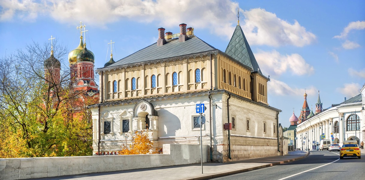 Палаты Романовых — одно из древнейших зданий Москвы