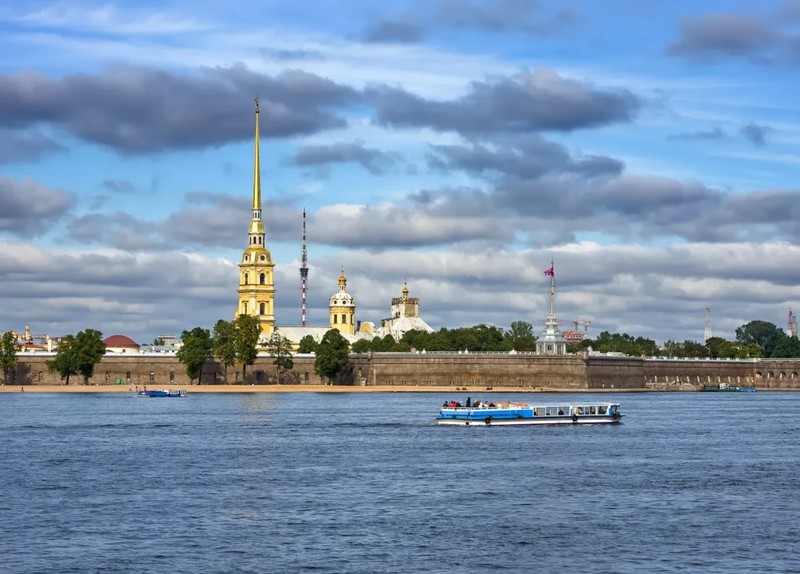 Фото - Экскурсия: "Полуденный выстрел со&nbsp;стен Петропавловской крепости (на&nbsp;теплоходе)"