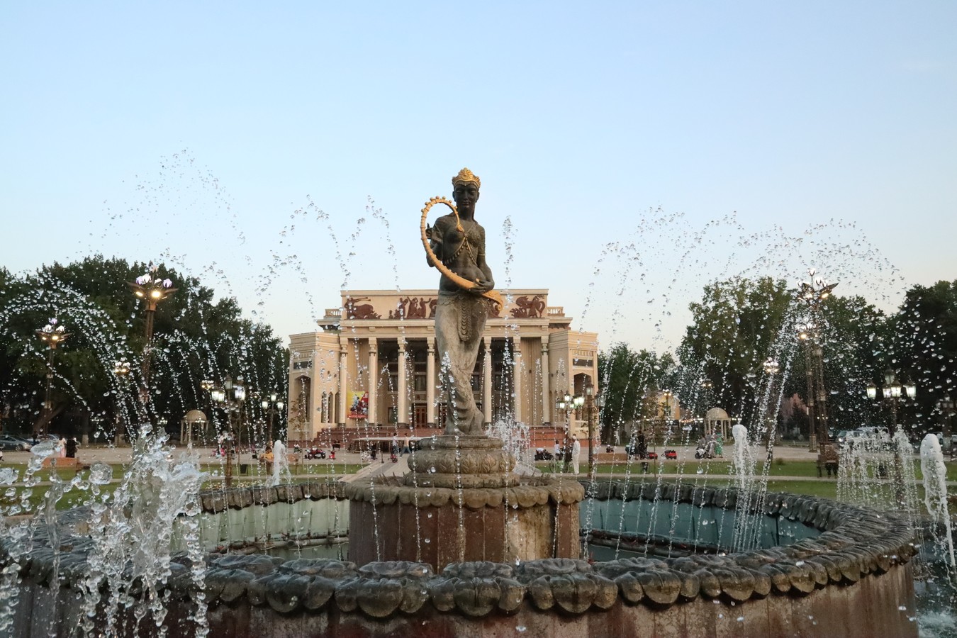 Из&nbsp;Ташкента&nbsp;— в&nbsp;Худжанд, Петергоф Центральной Азии