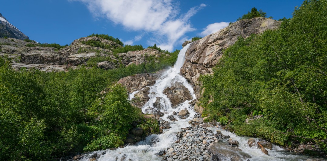 Водопады Домбая: самые красивые каскады региона